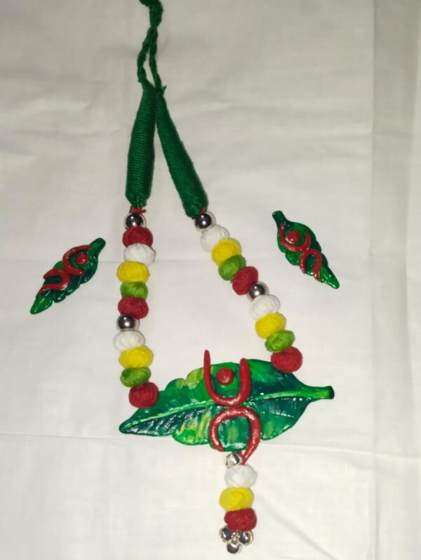 Handmade Necklaces with earrings - Image 2